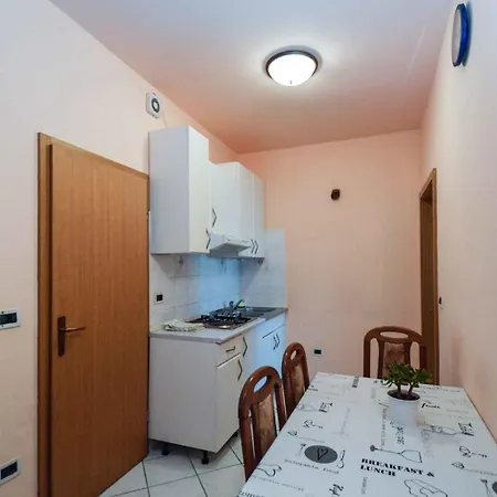 Apartment In Pjescana Uvala/istrien 10996 *